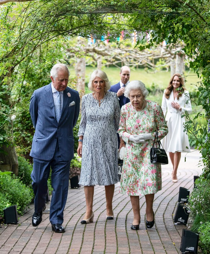 Prince William & Kate Middleton walking with their family