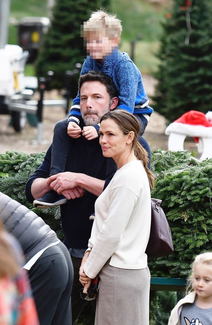Ben Affleck Gives Samuel A Lift In A Christmas Tree Lot