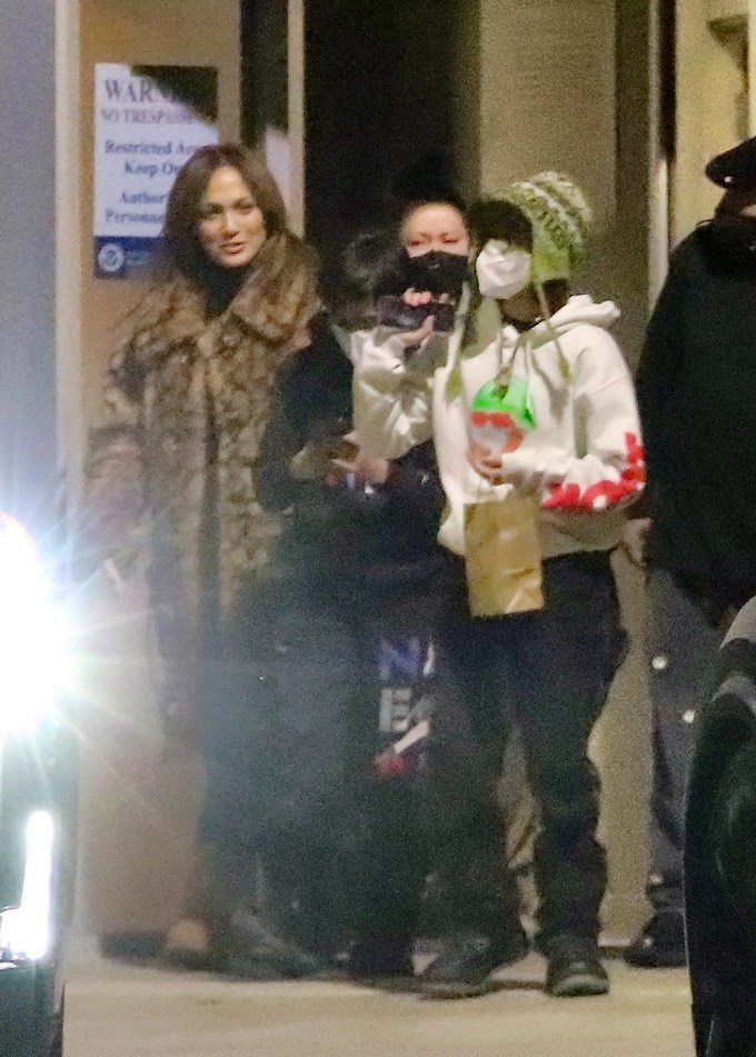 Jennifer Lopez With The Kids On Thanksgiving