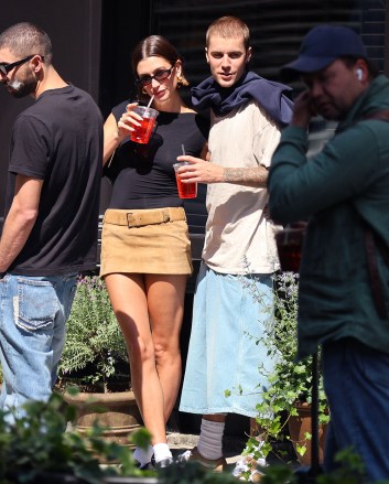 Hot couple Justin Bieber and Hailey Bieber shopping at Aim Leon Dore store with some friends then walking together in the Soho neighborhood in New York, NY on May 10, 2023. 

Photo by Dylan Travis/ABACAPRESS.COM

Pictured: Justin Bieber,Hailey Bieber
Ref: SPL6570168 100523 NON-EXCLUSIVE
Picture by: Dylan Travis/AbacaPress / SplashNews.com

Splash News and Pictures
USA: +1 310-525-5808
London: +44 (0)20 8126 1009
photodesk@splashnews.com

United Arab Emirates Rights, Australia Rights, Bahrain Rights, Canada Rights, Greece Rights, India Rights, Israel Rights, South Korea Rights, New Zealand Rights, Qatar Rights, Saudi Arabia Rights, Singapore Rights, Thailand Rights, Taiwan Rights, United Kingdom Rights, United States of America Rights
