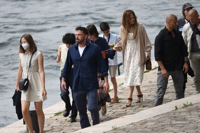 Jennifer Lopez & Ben Affleck Cruise Down The Seine