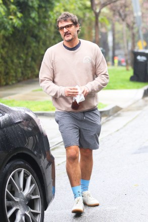 Los Angeles, CA  - *EXCLUSIVE*  - 'The Last of Us' star Pedro Pascal is seen leaving a private gym session where he is asked how many shots of espresso did he drink prior to working out, he replies: TWELVE! The Mandalorian star was referring to his recent viral moment in which eagle eyed fans caught up with him after a starbucks run and saw his drink order, 7 espresso shots over ice!

Pictured: Pedro Pascal

BACKGRID USA 15 MARCH 2023 

USA: +1 310 798 9111 / usasales@backgrid.com

UK: +44 208 344 2007 / uksales@backgrid.com

*UK Clients - Pictures Containing Children
Please Pixelate Face Prior To Publication*